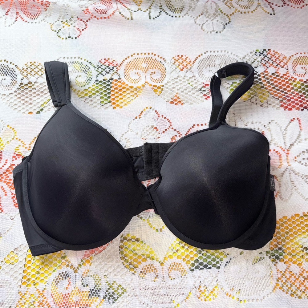 Vince Canuto full coverage black bra w/adjustable straps & closure hook 42D